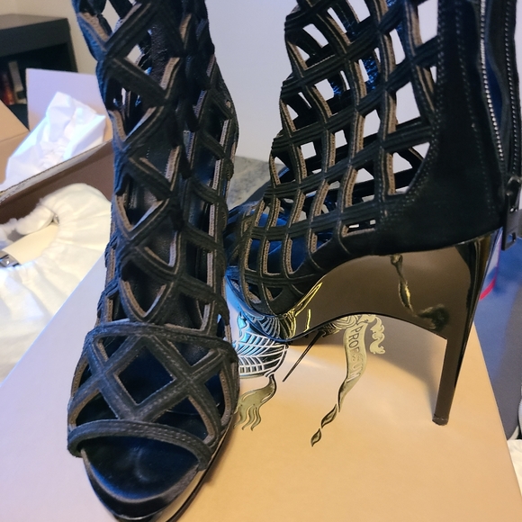 Authentic Burberry Black Velour Edenside Platform Ankle Boot - Picture 2 of 9